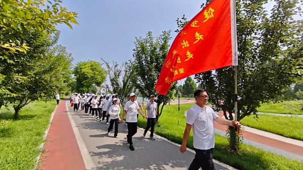 健步走1.jpg 健步走1.jpg