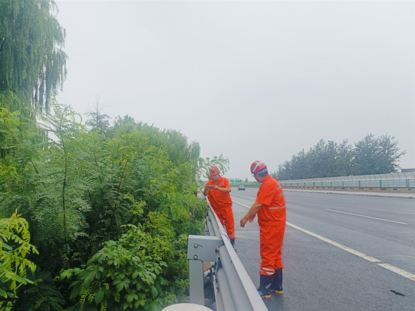 7.29第一工區(qū)防汛隱患排查_副本.jpg 7.29第一工區(qū)防汛隱患排查_副本.jpg