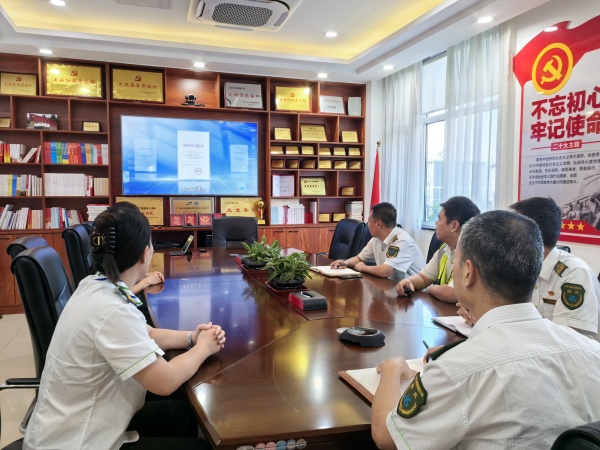 暗查暗訪_副本.jpg 暗查暗訪_副本.jpg